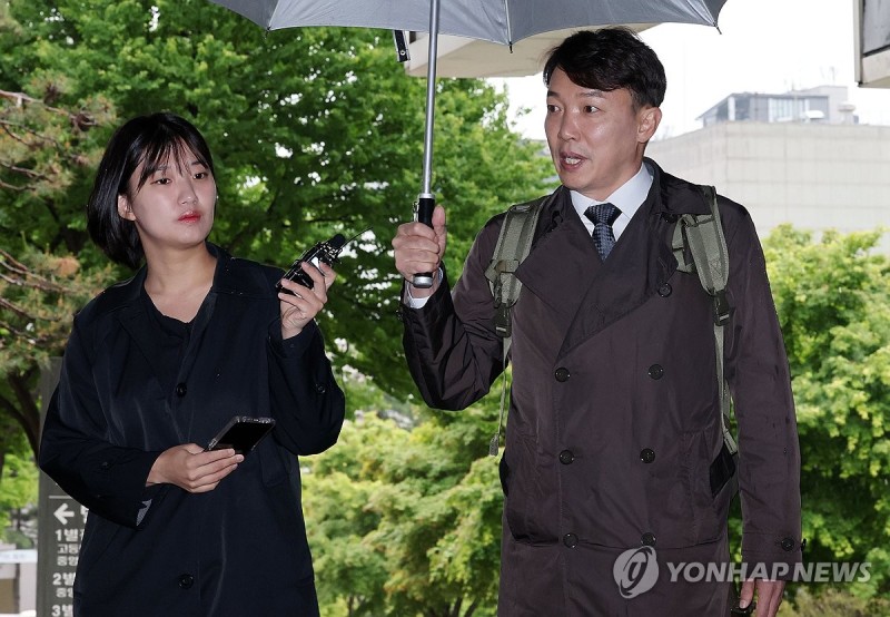 '위장전입·청탁금지법 위반' <b>이정섭 검사</b>, 첫 재판서 혐의 부인