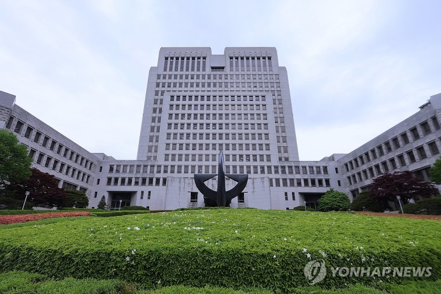 대법원 (서울=연합뉴스) 서대연 기자 = 더불어민주당 이재명 대선 후보의 대법원 파기환송심 판결 관련 전국법관대표회의 임시회의 소집이 9일 결정됐다.전국법관대표회의는 "구성원 5분의 1 이상이 법원의 정치적