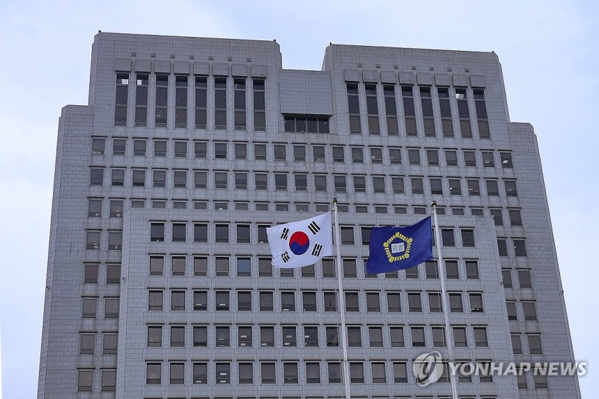 대법원 이재명 파기환송 판결 관련 전국법관대표회의 소집
(서울=연합뉴스) 서대연 기자 = 더불어민주당 이재명 대선 후보의 대법원 파기환송심 판결 관련 전국법관대표회의 임시회의 소집이 결정된 9일 서울 서초구 대법원의