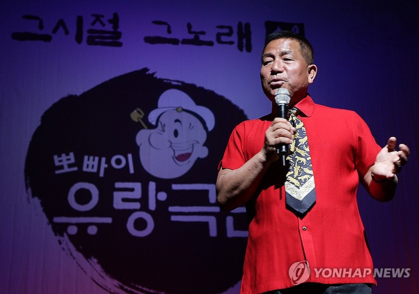 '우정의 무대' MC로 활약한 '뽀빠이' 이상용 별세
(서울=연합뉴스) '뽀빠이'라는 별명으로 유명한 방송인 이상용 씨가 9일 별세했다. 향년 81세.
    사진은 2009년 5월 4일 서울 중구 충무아트홀에서 열