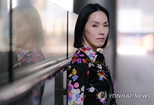 드라마 '더글로리'에서 동은을 학대하는 엄마 역할로 분한 배우 박지아 
[연합뉴스 자료사진]