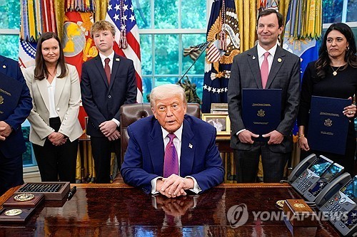 <b>트럼프</b> "최저 상호<b>관세</b>율 <b>10</b>%이지만 예외 있을 수 있어"