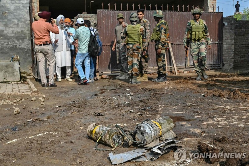 <b>파키스탄</b>, 印상대 '보복 <b>군사작전</b>'…"상대 멈추면 우리도 중단"(종합2보...