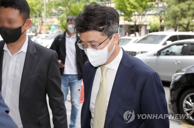 경찰, '공금 유용 의혹' <b>bhc</b> <b>박현종</b> 전 회장 검찰로 송치