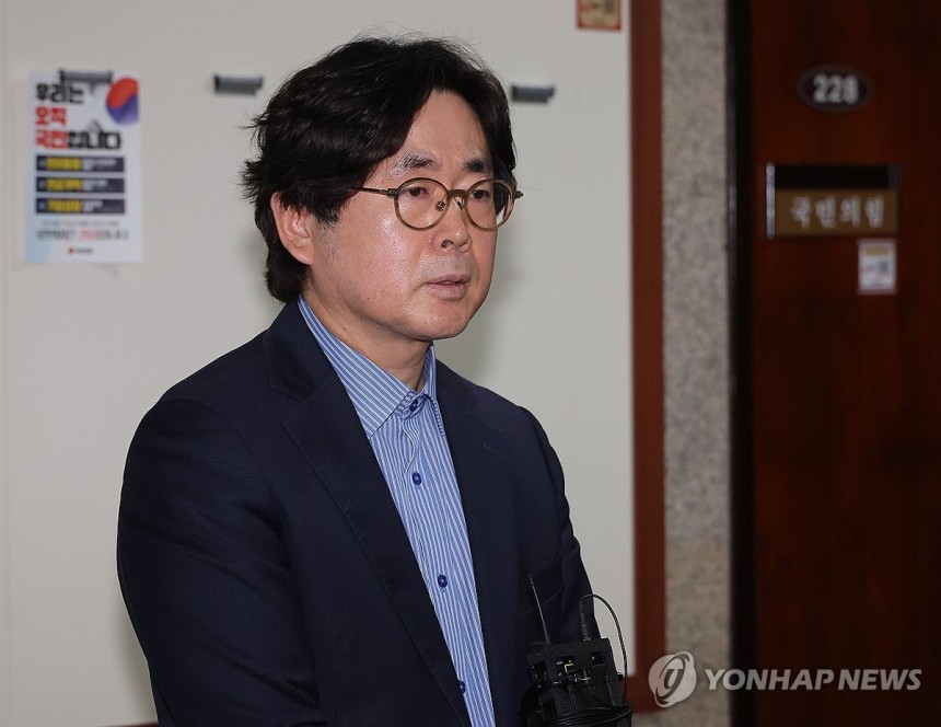 단일화 협상 마친 한덕수 측 윤기찬 대변인
(서울=연합뉴스) 류영석 기자 = 한덕수 대선 예비 후보 측 대리인인 윤기찬 정책 대변인이 10일 국회에서 재개된 국민의힘 김문수 대선 후보와 한덕수 후보 간의 단일화 협상