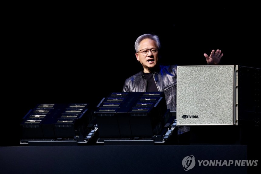 '컴퓨텍스 2024'에서 발표 중인 젠슨 황 엔비디아 CEO [EPA=연합뉴스]