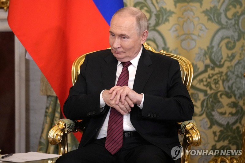 <b>푸틴</b>, <b>우크라</b>에 <b>휴전</b> 회담 <b>제안</b>…"15일 이스탄불서 만나자"
