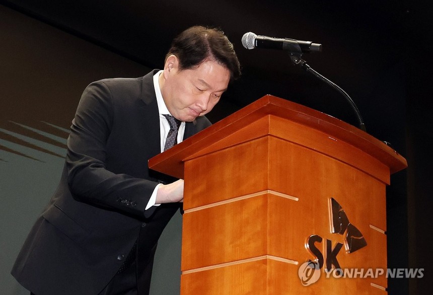 대국민 사과하는 최태원 회장
[연합뉴스 자료사진]