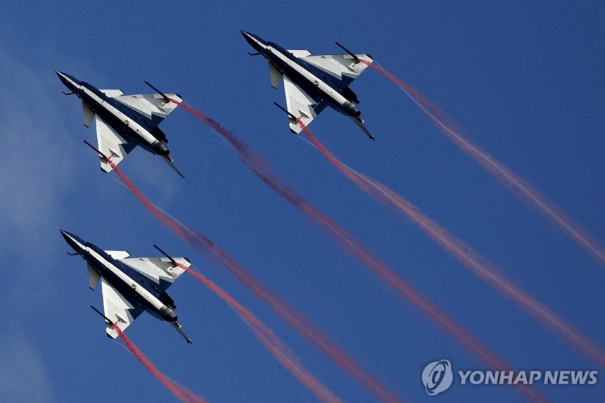 중국의 J-10 전투기 시험 비행 [로이터 연합뉴스 자료사진.재판매 및 DB금지]