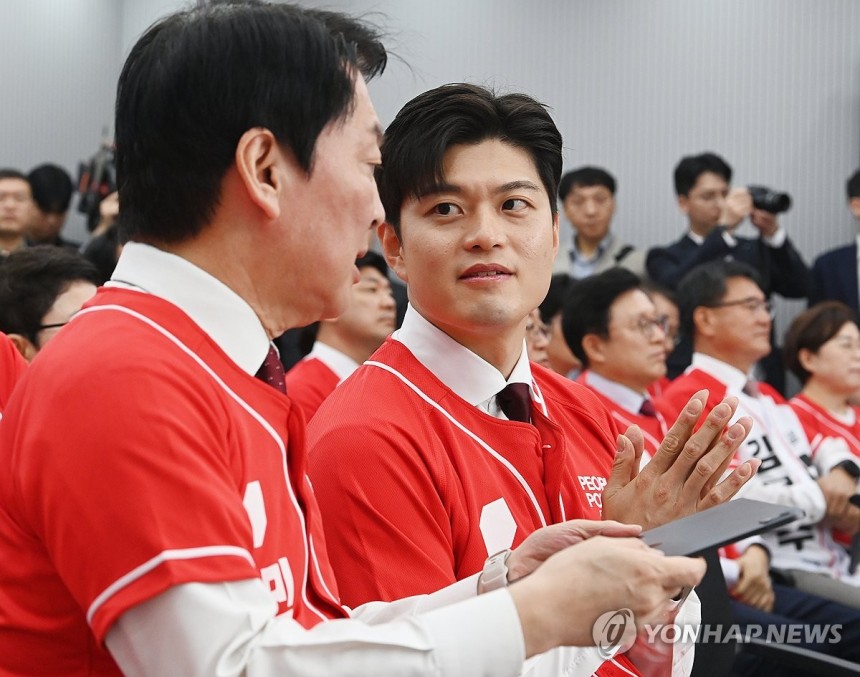 국민의힘 비상대책위원장 내정된 김용태 의원
(서울=연합뉴스) 류영석 기자 = 국민의힘 비상대책위원장으로 내정된 김용태 국민의힘 중앙선거대책위원회 공동선거 대책 위원장이 12일 서울 영등포구 여의도 국민의힘 중앙당사에