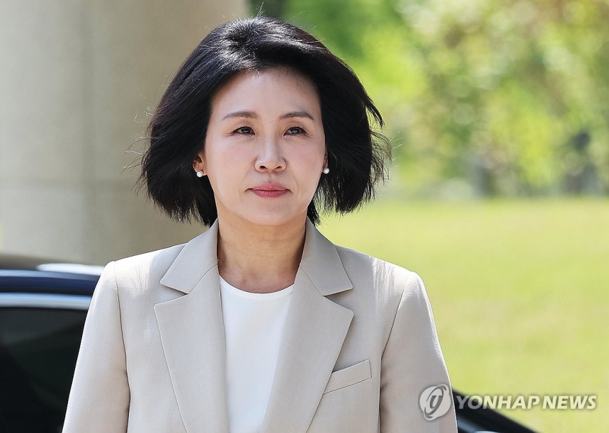 항소심 선고공판 출석하는 김혜경 씨
(수원=연합뉴스) 홍기원 기자 = 공직선거법 위반 혐의로 기소돼 1심에서 벌금형을 선고받은 더불어민주당 이재명 대선후보 배우자 김혜경 씨가 12일 경기도 수원시 영통구 수원고등법원