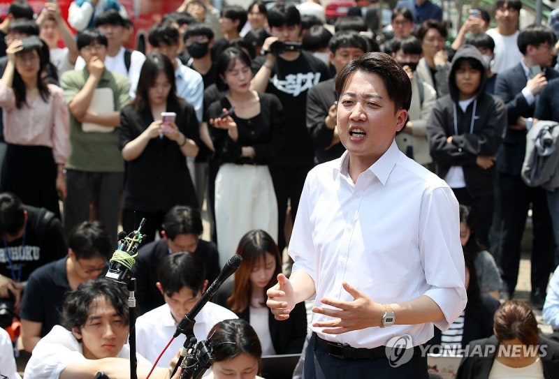 이준석 "김문수, 계엄이 진짜 잘못됐다 판단하면 <b>후보</b> 사퇴해야"(종합)