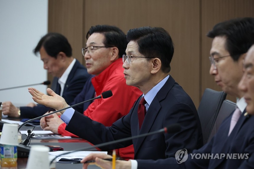 우주항공청 방문한 김문수 후보
(사천=연합뉴스) 박동주 기자 = 국민의힘 김문수 대선 후보가 14일 경남 사천시 우주항공청에서 열린 간담회에서 발언하고 있다. 2025.5.14 [공동취재] pdj6635@yna.co