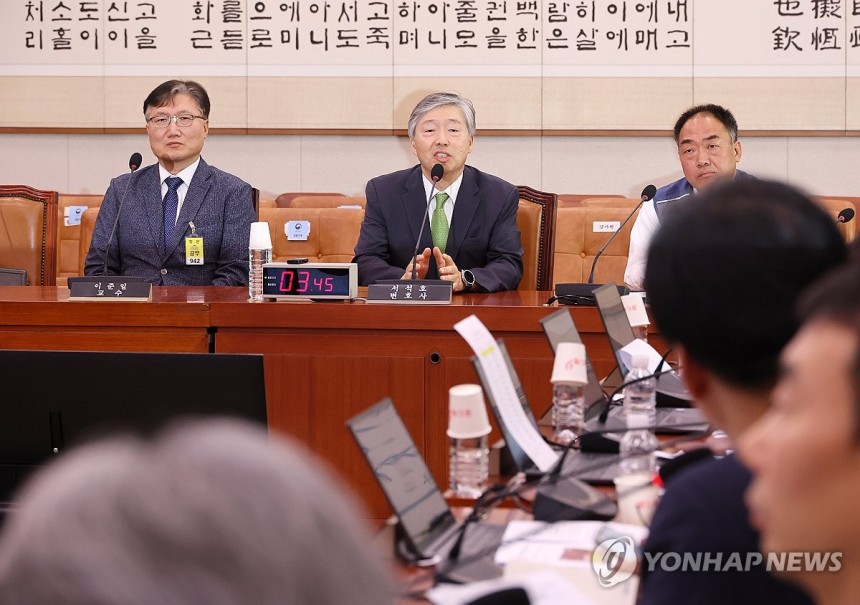 질문에 답변하는 서석호 변호사
(서울=연합뉴스) 김주형 기자 = 14일 국회에서 열린 법제사법위원회의 조희대 대법원장 등 사법부의 대선개입 의혹 진상규명 청문회에서 증인 및 참고인으로 출석한 이준일 고려대 법학전문대