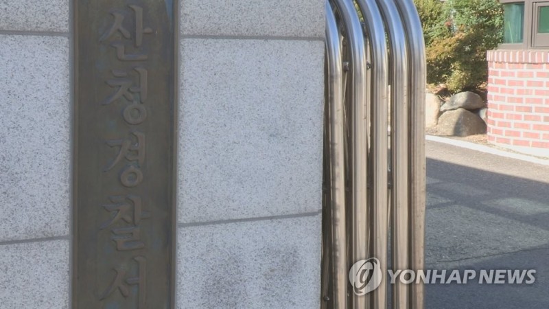 경남서 <b>이재명</b> 후보 선거 <b>현수막 훼손</b> 잇따라…경찰 조사