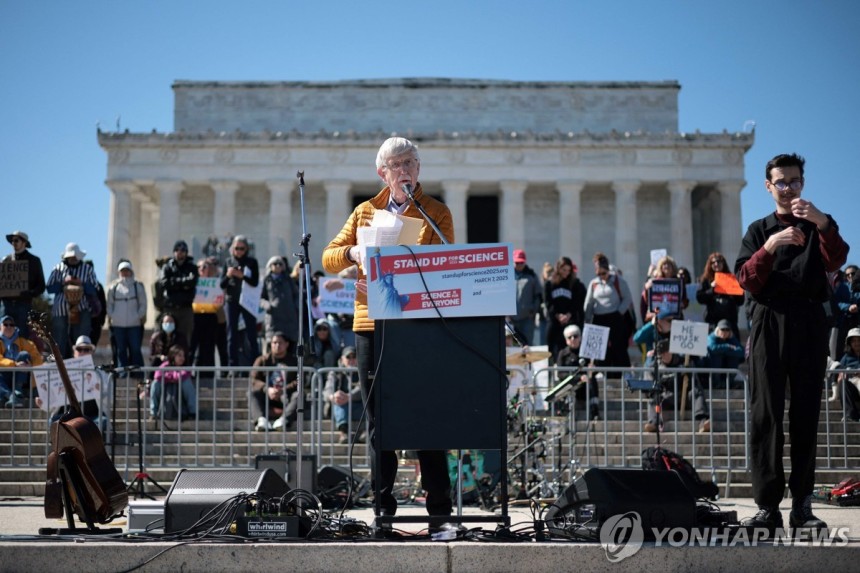지난 3월 트럼프 행정부의 예산 삭감에 반대하는 미 과학단체 집회
[AFP 연합뉴스 자료사진. 재판매 및 DB 금지]