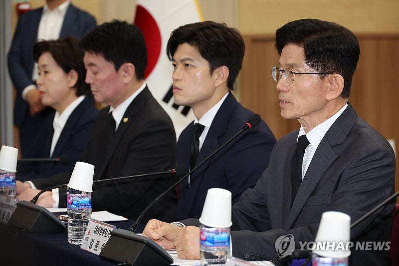 김문수, 광주 <b>금호타이어 화재</b>에 "신속 진화·부상자 완치를"(종합)