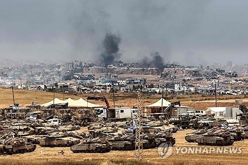 가자지구와 국경을 맞댄 이스라엘 남부에 주둔한 이스라엘군 탱크 부대 
[AFP=연합뉴스 자료사진. 재판매 및 DB금지]
