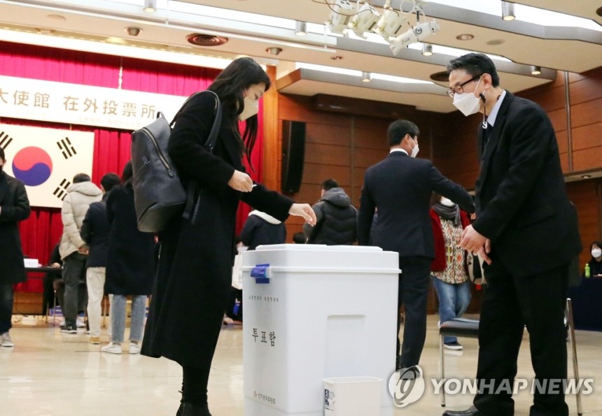 지난 2022년 제20대 대선 일본 재외투표소 모습
[연합뉴스 자료사진]
