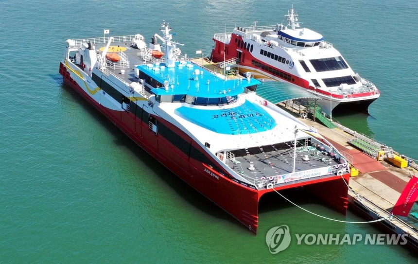 인천∼백령도 항로 오가는 '코리아프라이드호' 여객선
[연합뉴스 자료사진]