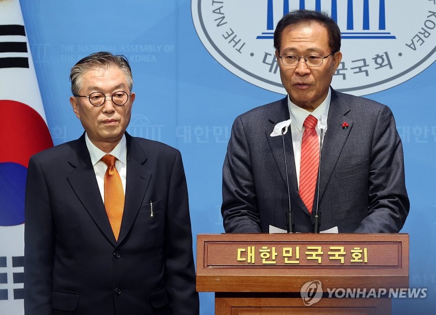 개혁신당 문병호(오른쪽) 전 국회의원
[연합뉴스 자료 사진]