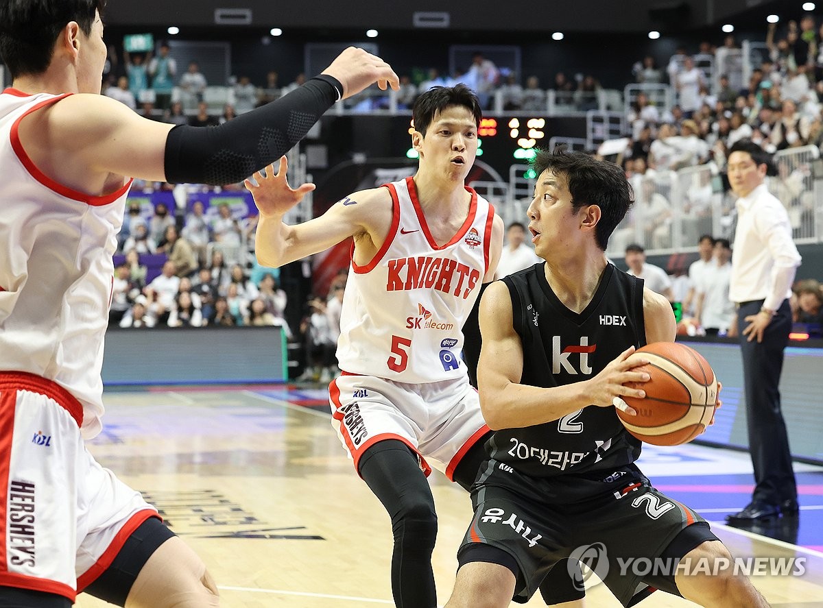 <b>허훈</b>·<b>김선형</b>·<b>안영준</b> 등 52명 프로농구 <b>FA</b> 공시…김민욱도 등장
