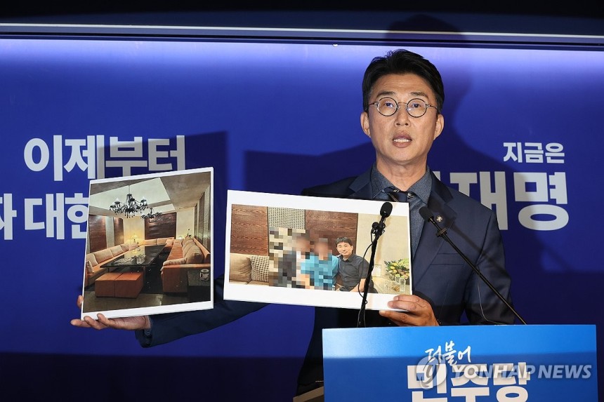 민주당, "지귀연 판사 유흥업소 접대 의혹" 사진 공개
(서울=연합뉴스) 김주형 기자 = 더불어민주당 노종면 선대위 대변인이 19일 서울 여의도 당사에서 "윤석열 전 대통령의 내란 혐의 사건 재판장인 지귀연 서울중앙