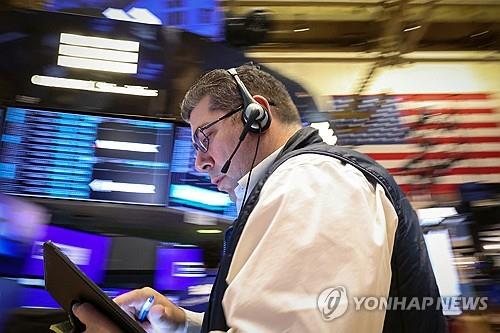 뉴욕증권거래소의 트레이더
[로이터 연합뉴스 자료사진. 재판매 및 DB 금지]