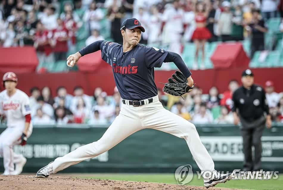 프로야구 롯데, 선발 <b>윤성빈 1이닝 9실점</b>…LG에 2회까지 0-10