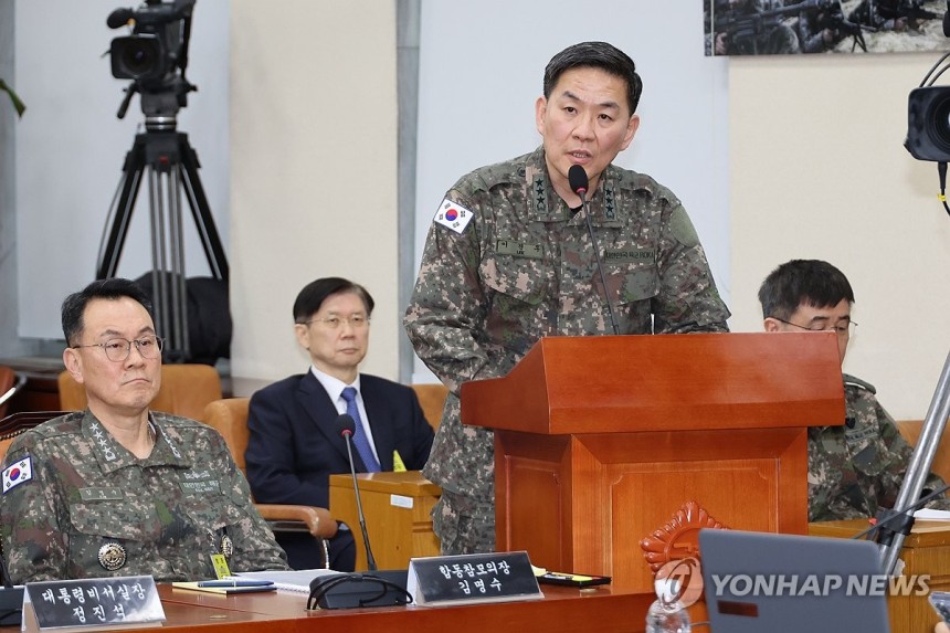 답변하는 이진우 전 수방사령관
(서울=연합뉴스) 김주성 기자 = 이진우 전 수도방위사령관이 6일 국회에서 열린 '윤석열 정부의 비상계엄 선포를 통한 내란 혐의 진상규명 국정조사 특별위원회' 3차 청문회에서 위원 질의