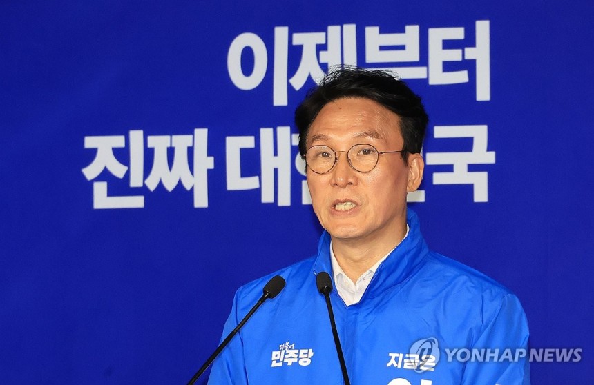 기자간담회 하는 김민석 상임공동선대위원장
(서울=연합뉴스) 최재구 기자 = 더불어민주당 김민석 상임공동선대위원장이 15일 서울 여의도 중앙당사에서 기자간담회를 하고 있다. 2025.5.15 jjaeck9@yna.co