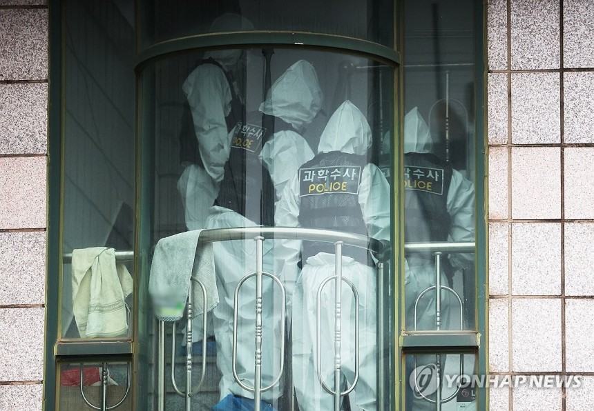 시흥서 흉기로 4명 사상, 용의자 도주
(시흥=연합뉴스) 홍기원 기자 = 19일 경기도 시흥의 편의점과 체육공원 등에서 50대 중국동포가 시민 2명을 잇달아 흉기로 찌르는 사건이 발생해 경찰이 수사에 나선 가운데 용