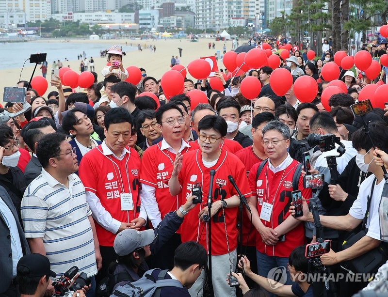 <b>한동훈</b>, <b>부산</b>서 <b>첫</b> 지원<b>유세</b>…"위험한 이재명 세력 함께 막자"(종합2보)