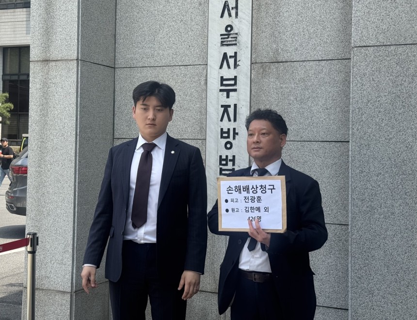 기자회견하는 김한메(오른쪽) 사세행 대표
[촬영 장보인]