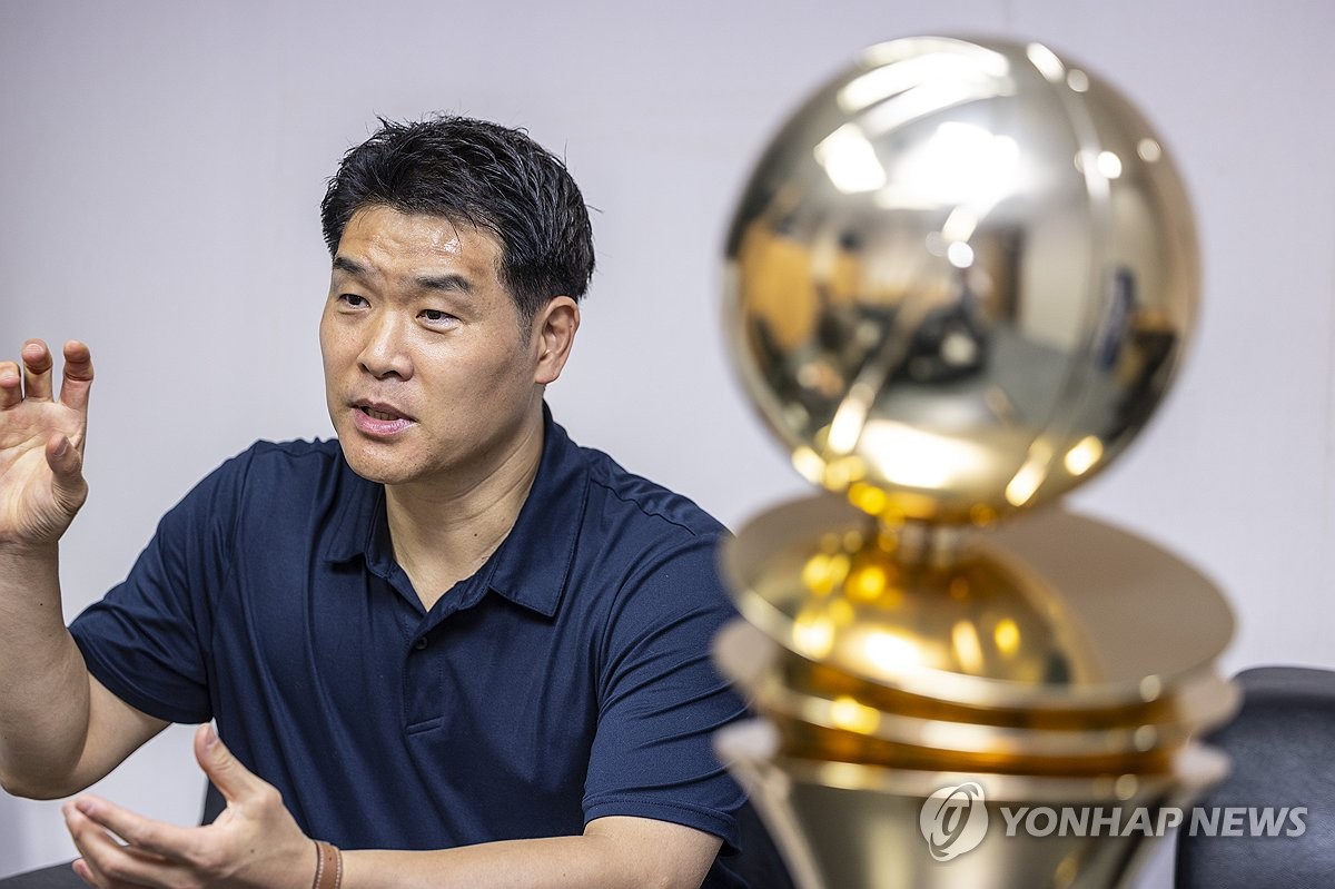 창원 LG 28년 만의 <b>우승</b> 이끈 <b>조상현 감독</b>