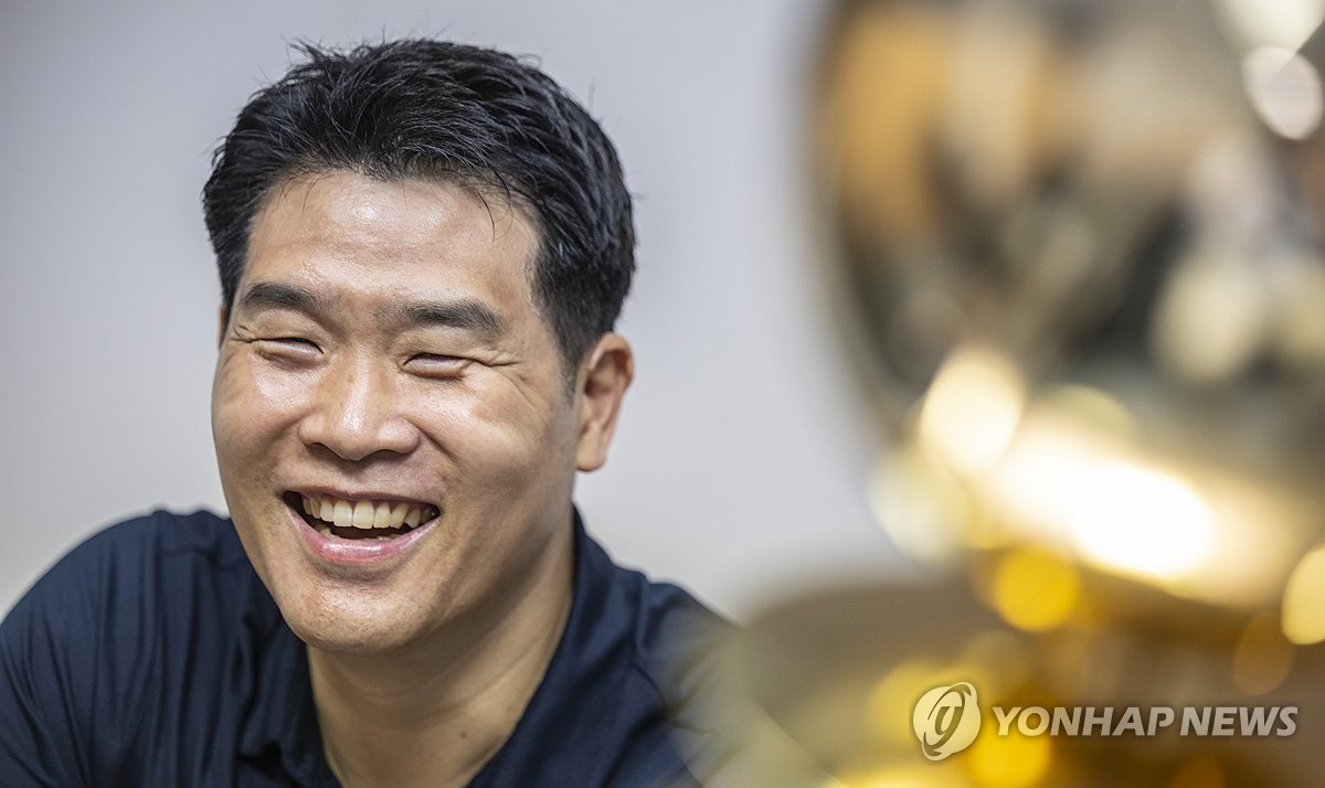 밝게 웃는 창원 LG <b>조상현 감독</b>