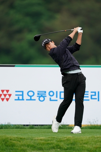 예선 거친 '숨은 장타자' <b>정유준</b>, <b>한국오픈</b> 골프 첫날 깜짝 <b>선두</b>(종합)