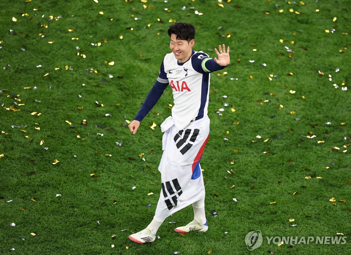 '<b>무관 탈출</b>' <b>손흥민</b> "한국인으로서 자랑스러워…꿈이 이뤄졌다"