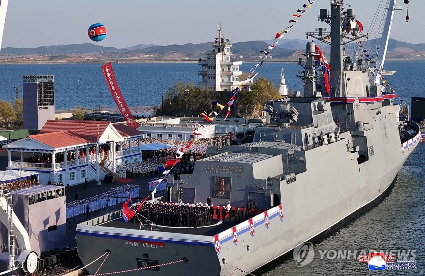 북한, 5,000t급 신형구축함 '최현호' 진수식
(평양 조선중앙통신=연합뉴스) 북한 김정은 국무위원장이 참석한 가운데 5,000t급 신형다목적구축함 '최현호' 진수식이 지난 25일 남포조선소에서 진행됐다고 조선중앙