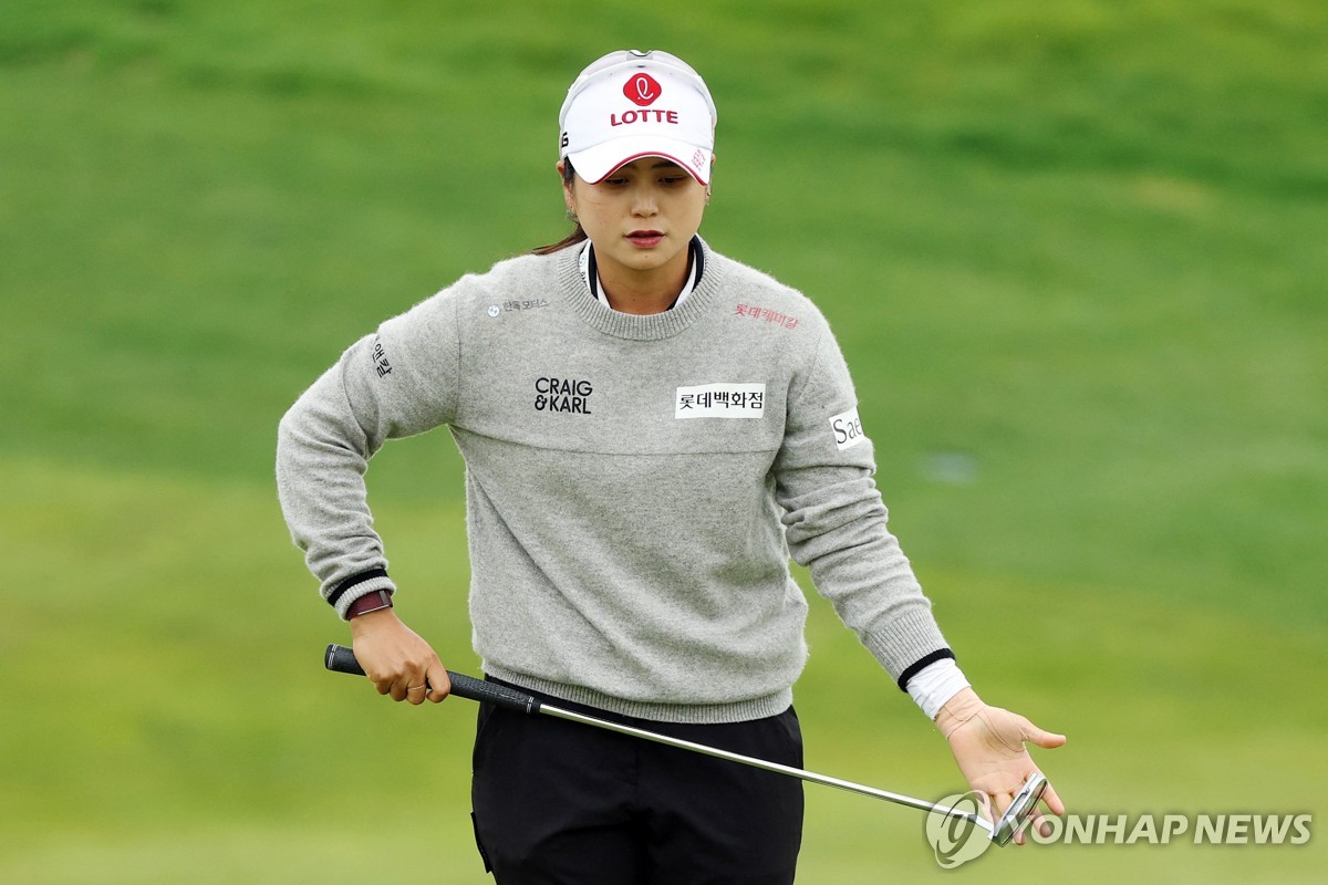 <b>신지은</b>, LPGA 투어 <b>리비에라</b> 마야 오픈 첫날 <b>공동 선두</b>