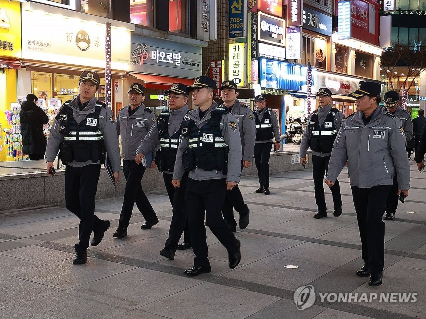 경기남부경찰 기동순찰대 서현역 순찰
[연합뉴스 자료사진·경기남부경찰청 제공. 재판매 및 DB 금지] 