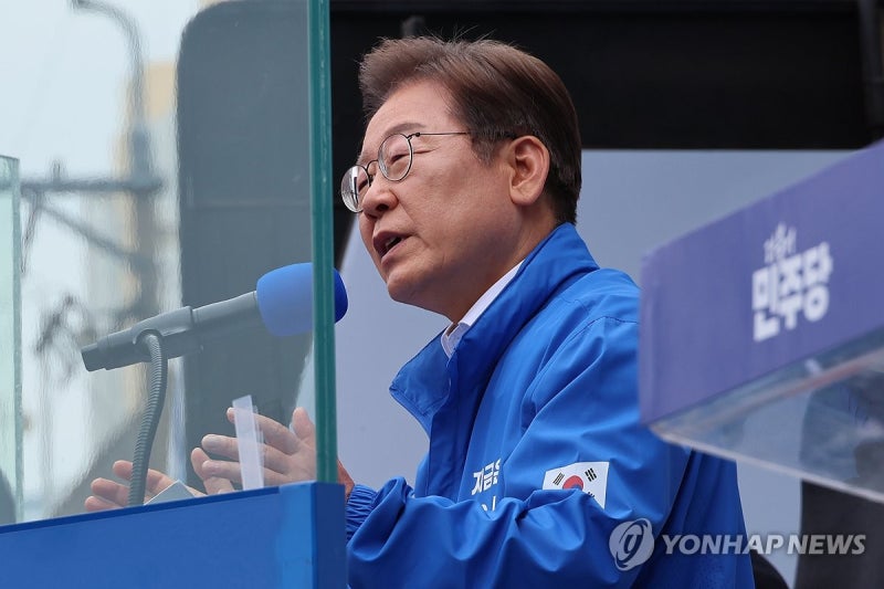 <b>이재명</b> "<b>비법조인</b> 대법관 법안 제 입장 아냐…당내 <b>자중</b> 지시"