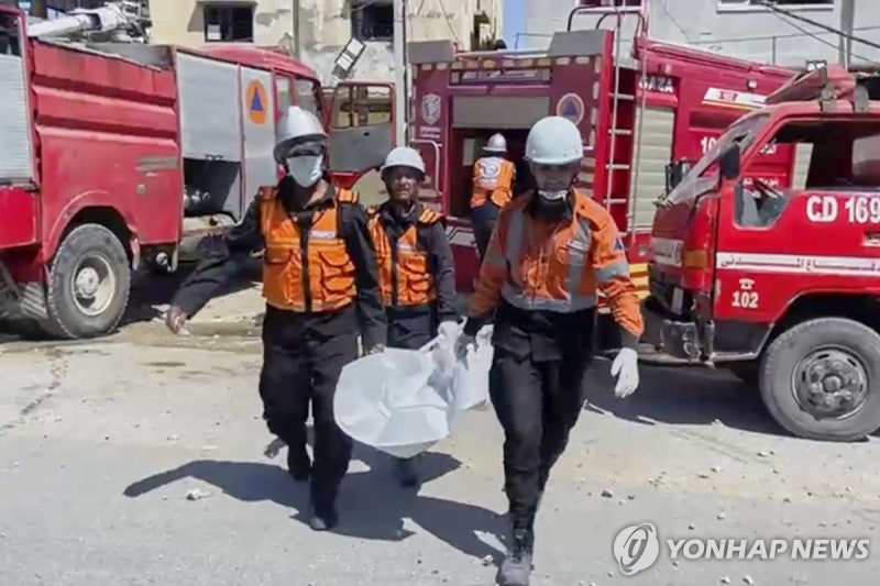 의사엄마 근무중인 <b>가자지구</b> 병원…자녀들 불탄 시신으로 실려와