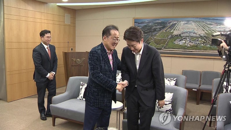 <b>홍준표</b> "<b>이준석</b> 투표, 사표 아닌 <b>미래투자</b>"…개혁신당 "반드시 승리"