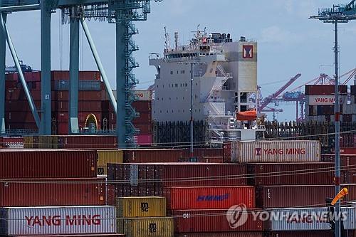 로스앤젤레스항의 컨테이너 화물<br />
[로이터 연합뉴스 자료사진. 재판매 및 DB 금지]