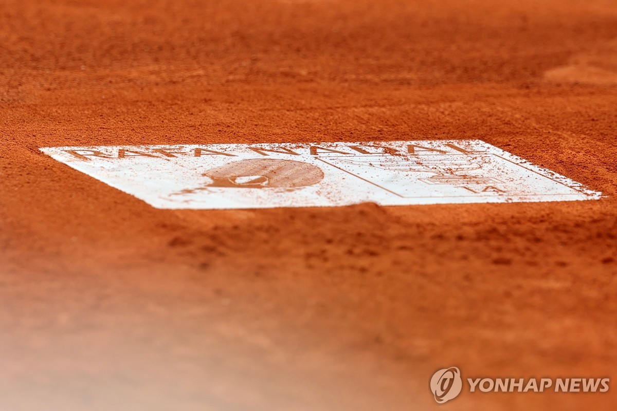 '흙신' <b>나달</b>, 프랑스오픈서 성대한 <b>은퇴식</b>…'빅4' 코트서 재회