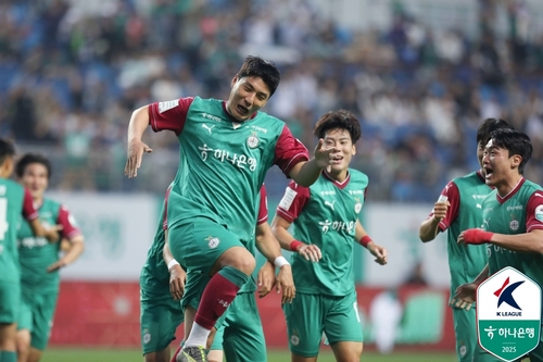 전북, 대구 4-0 완파하고 선두 탈환…'첫 태극마크' <b>전진우</b> 골맛(종합)