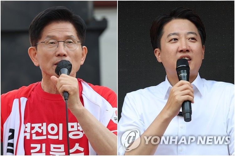 김문수, 이준석 후보
(서산·서울=연합뉴스) 지난 25일 서산에서 집중유세하는 김문수 후보(왼쪽), 종묘 인근 서순라길에서 거리유세하는 이준석 후보