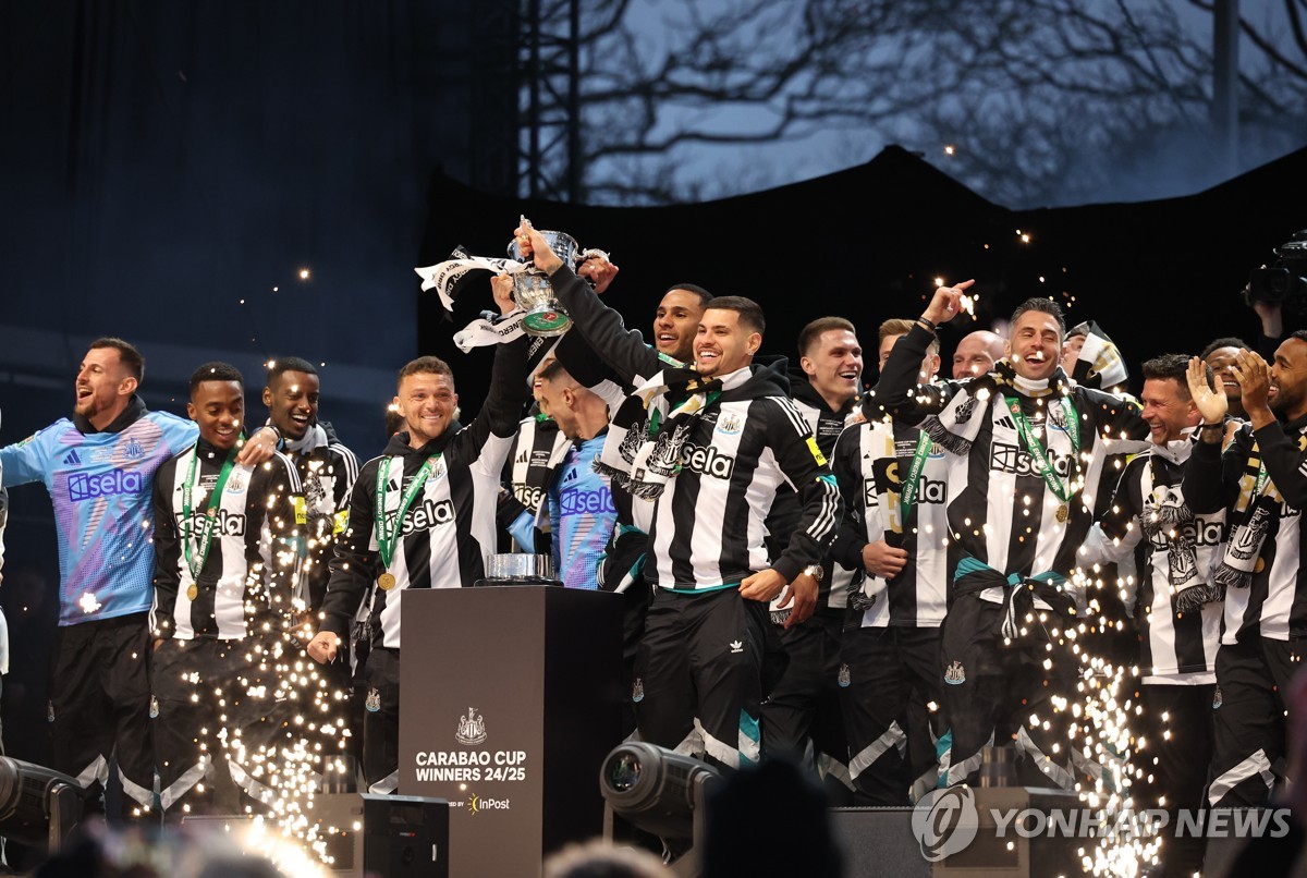 'UEL <b>우승</b>' <b>토트넘</b>에 이어 '카라바오컵 <b>우승</b>' 뉴캐슬도 방한