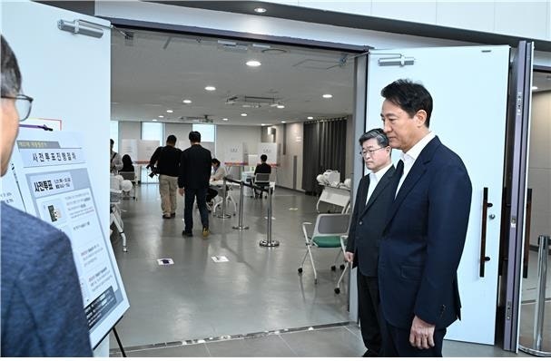 <b>오세훈</b>, 대선 <b>사전</b>투표장 점검…"조금의 차질도 없게 <b>준비</b>"